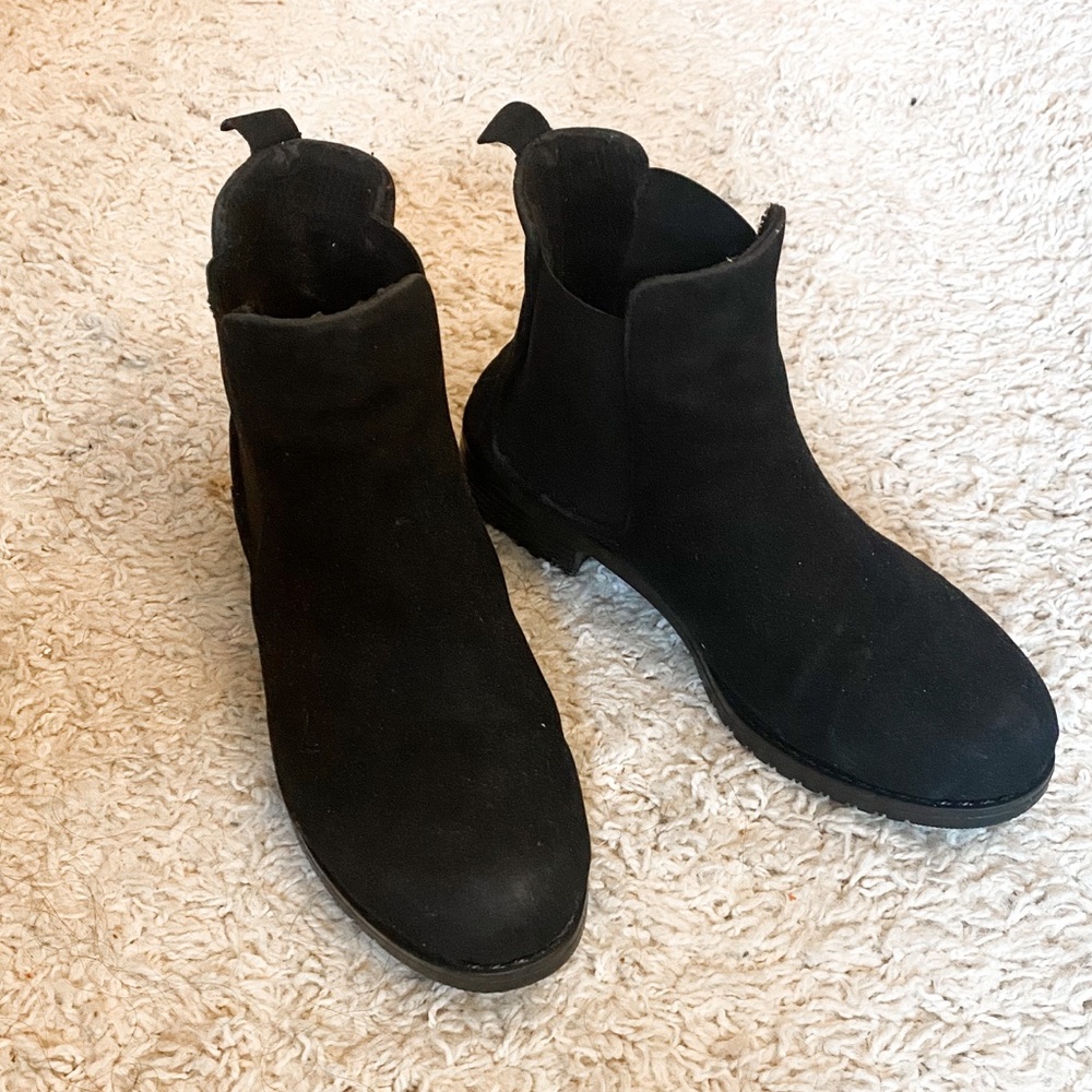 Black Chelsea boots